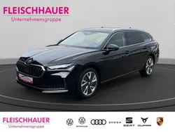 Ebony schwarz metallic Gebraucht 2024 Skoda Superb Suite Kombi | 40.984 € (Etwas zu teuer)