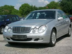 Silber Gebraucht 2003 Mercedes E320 Elegance Limousine | 8.900 €