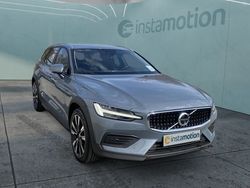 Grau Gebraucht 2022 Volvo V60 CC Basis Kombi | 34.790 € (Fairer Preis)