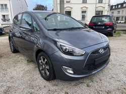 Grau Gebraucht 2018 Hyundai i20 Space Plus Van / Kleinbus | 9.600 €