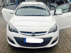 Weiß Gebraucht 2014 Opel Astra Eco Kombi | 3.200 € (Guter Preis)