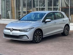 Silber Gebraucht 2022 VW Golf VIII Life Limousine | 19.390 € (Guter Preis)