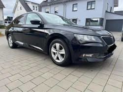 Schwarz Gebraucht 2018 Skoda Superb Limousine | 7.400 €