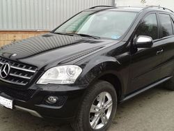 Schwarz metallic Gebraucht 2009 Mercedes ML350 SUV | 19.000 €
