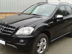 Schwarz metallic Gebraucht 2009 Mercedes ML350 SUV | 19.000 €
