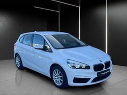 Weiß Gebraucht 2015 BMW 218 Active Tourer Basis Van / Kleinbus | 8.500 € (Fairer Preis)