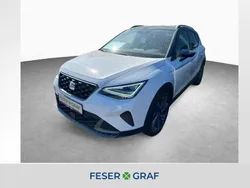 Nevada weiß / magnetic grau Gebraucht 2024 Seat Arona FR SUV | 22.940 € (Fairer Preis)
