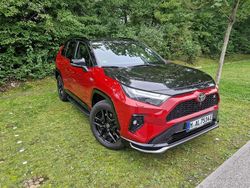 Rot Gebraucht 2023 Toyota RAV4 Hybrid SUV | 47.800 € (Etwas zu teuer)