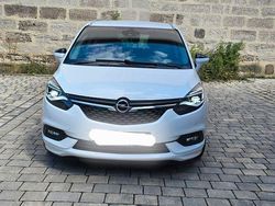 Weiß Gebraucht 2017 Opel Zafira Tourer Van / Kleinbus | 14.990 € (Teuer)