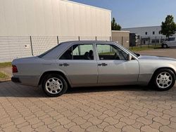 Silber Gebraucht 1992 Mercedes 230 Limousine | 3.950 €