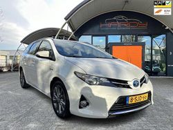 Weiß Gebraucht 2013 Toyota Auris Touring Sports Executive Kombi | 8.680 € (Etwas zu teuer)