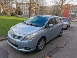 Grau Gebraucht 2009 Toyota Verso Van / Kleinbus | 7.500 € (Teuer)