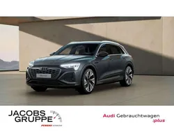 Grau Gebraucht 2025 Audi Q8 e-tron S-Line SUV | 70.890 € (Teuer)