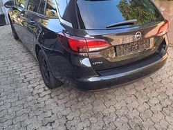 Schwarz Gebraucht 2016 Opel Astra Kombi | 5.850 €