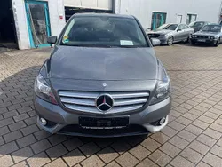 Grau Gebraucht 2013 Mercedes B200 Van / Kleinbus | 10.900 € (Fairer Preis)