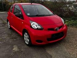 Rot Gebraucht 2010 Toyota Aygo Kleinwagen | 1.999 € (Fairer Preis)