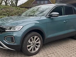 Blau Gebraucht 2023 VW T-Roc Life SUV | 22.799 € (Fairer Preis)
