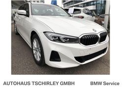 Weiß Gebraucht 2022 BMW 320 Kombi | 29.770 € (Guter Preis)