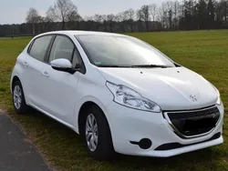 Weiß Gebraucht 2014 Peugeot 208 Kleinwagen | 6.100 € (Fairer Preis)