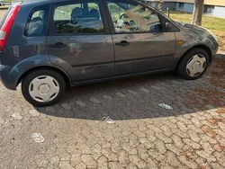 Grau Gebraucht 2005 Ford Fiesta Futura Kleinwagen | 1.499 € (Fairer Preis)