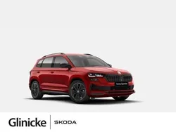 Rot (velvetrot metallic) Neu 2025 Skoda Karoq SportLine SUV | 33.040 € (Guter Preis)