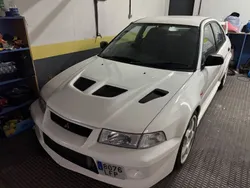 Weiß Gebraucht 1999 Mitsubishi Lancer Limousine | 34.999 € (Fairer Preis)