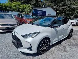 Weiß Gebraucht 2023 Toyota Yaris Hybrid Sport Limousine | 21.950 € (Fairer Preis)