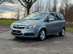 Grau Gebraucht 2005 Opel Zafira Van / Kleinbus | 2.500 €