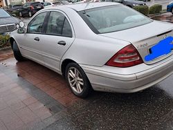 Beige Gebraucht 2003 Mercedes C200 Classic Limousine | 1.200 € (Guter Preis)