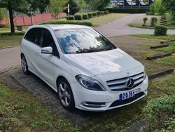 Weiß Gebraucht 2014 Mercedes B180 Van / Kleinbus | 9.000 € (Fairer Preis)