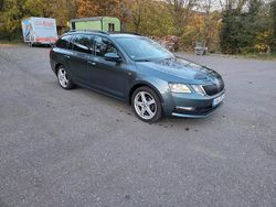 Grau Gebraucht 2017 Skoda Octavia Kombi | 9.400 € (Guter Preis)