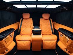 Schwarz Gebraucht 2024 Mercedes V300 Van / Kleinbus | 284.410 €