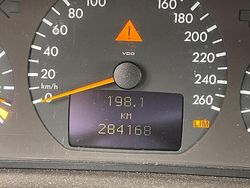 Silber Gebraucht 2002 Mercedes E240 Limousine | 3.350 € (Fairer Preis)