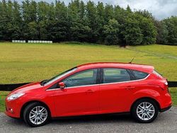 Rot Gebraucht 2012 Ford Focus Titanium Limousine | 3.900 €