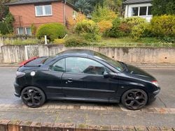 Schwarz Gebraucht 2003 Peugeot 206 Cabrio | 2.900 €