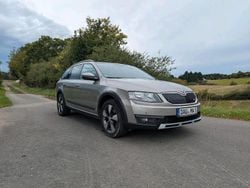 Grau Gebraucht 2014 Skoda Octavia Scout Scout 4x4 Kombi | 9.900 €