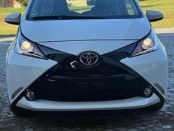Weiß Gebraucht 2015 Toyota Aygo X-wave Kleinwagen | 8.300 € (Fairer Preis)