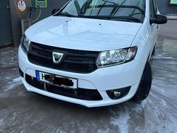 Weiß Gebraucht 2016 Dacia Sandero Kleinwagen | 2.800 € (Superpreis)
