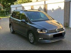Grau Gebraucht 2020 VW Touran Comfortline Van / Kleinbus | 16.998 € (Fairer Preis)