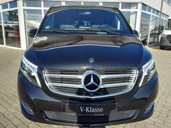 Schwarz Gebraucht 2019 Mercedes V200 Avantgarde Van / Kleinbus | 45.750 € (Teuer)