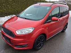 Rot Gebraucht 2016 Ford Tourneo Courier Titanium Van / Kleinbus | 3.990 € (Superpreis)