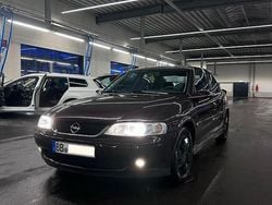 Rot Gebraucht 2000 Opel Vectra Edition Limousine | 900 € (Superpreis)