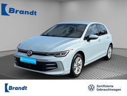 Blau Gebraucht 2024 VW Golf VIII Life Limousine | 29.390 € (Etwas zu teuer)