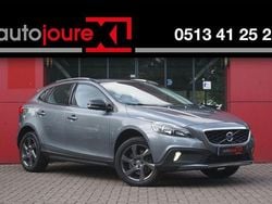 Grau Gebraucht 2015 Volvo V40 CC Momentum Kombi | 15.749 €