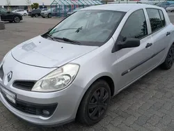 Silber Gebraucht 2007 Renault Clio II Authentique Limousine | 1.900 € (Fairer Preis)