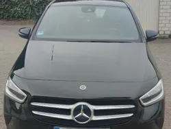 Schwarz Gebraucht 2020 Mercedes B180 Van / Kleinbus | 16.200 € (Fairer Preis)