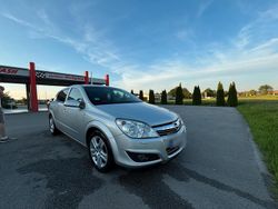 Silber Gebraucht 2007 Opel Astra Limousine | 2.500 € (Etwas zu teuer)
