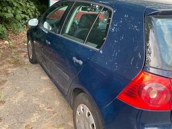 Blau Gebraucht 2004 VW Golf V Kleinwagen | 2.800 € (Fairer Preis)