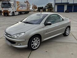 Grau Gebraucht 2003 Peugeot 206 CC Roland Garros Cabrio | 1.450 € (Fairer Preis)