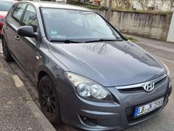 Silber Gebraucht 2010 Hyundai i30 Comfort Limousine | 4.200 € (Fairer Preis)